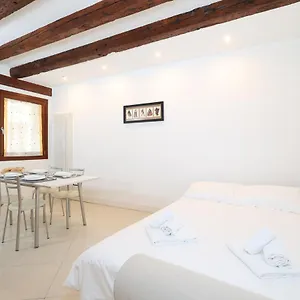 Apartament Bricola Biennale 